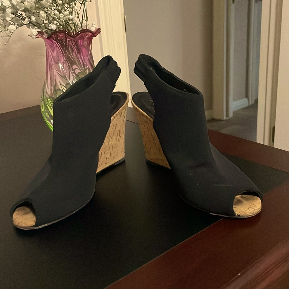 Donald Pliner Portia black pink toe wedge sandals size 9 1/2